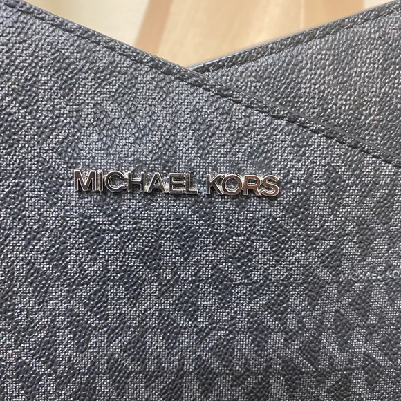 Michael kors purse - Picture 4 of 4